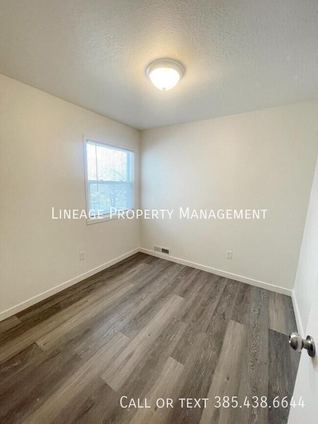 Foto del edificio - 1054 Goodyear Ave-F