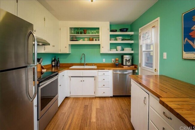 Foto del edificio - Nicely Updated Condo with Private Back Yard