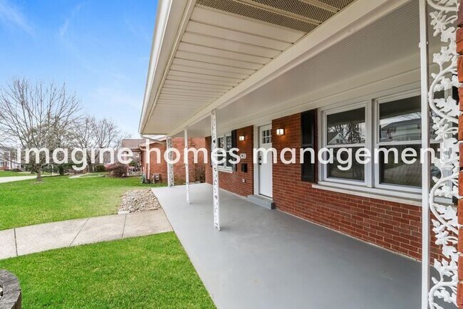 Building Photo - Pet-Friendly 4-Bedroom Home in Lakeside Park!