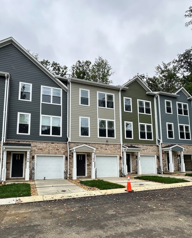 Building Photo - 1104 Thomas Trl