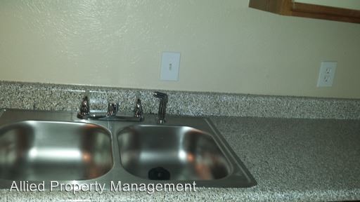 Building Photo - 4910 E Side Ave