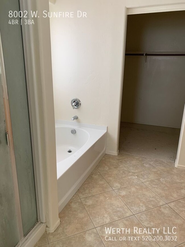 Building Photo - 2 Story Home In Northwest Side 4bd/2ba