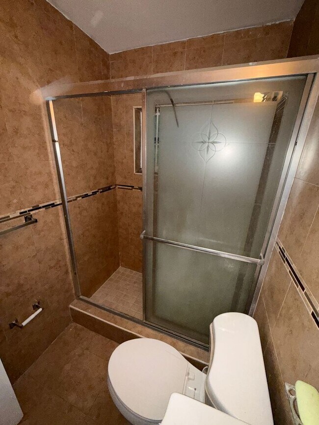 Foto del edificio - Spacious 4BR Home in Miami – Move-In Ready & Prime Location!