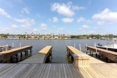 Foto del edificio - 168 Lake Point Blvd