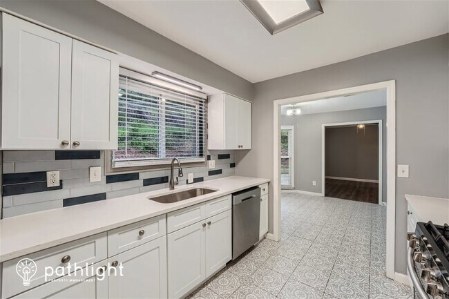 Building Photo - 267 NE Sharney Lane NE, Kennesaw, GA, 30144