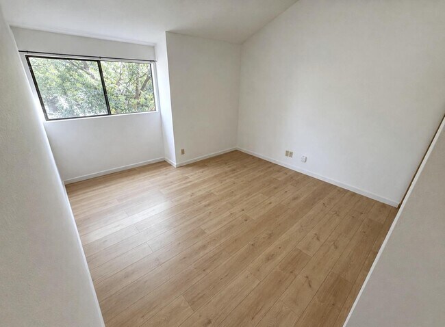 Foto del edificio - 1662 Parkside Dr