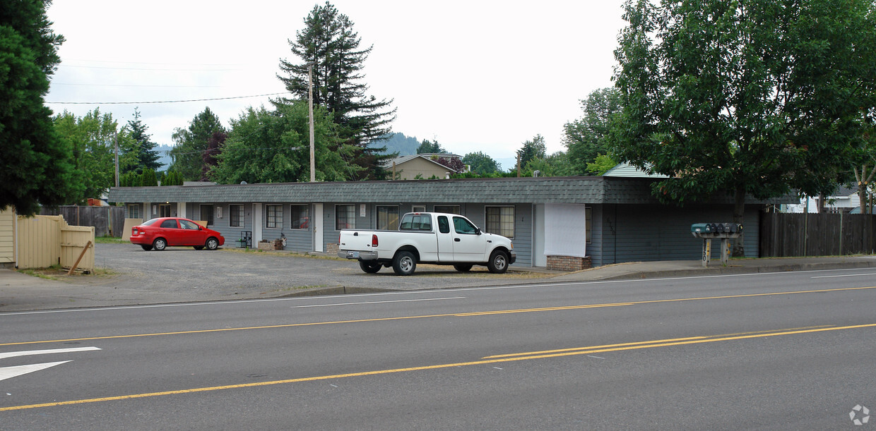 6750 Main St Springfield Or 97478 Apartments In Springfield Or