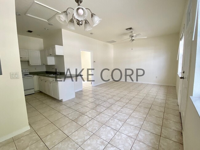 Building Photo - 2800 FL-17