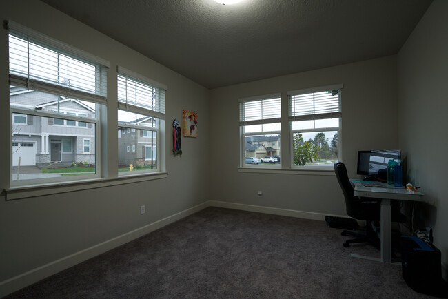 Building Photo - 7900 SE Engelmann St