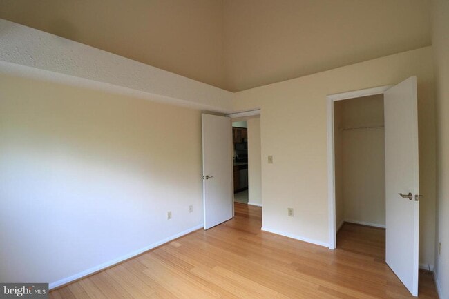 Building Photo - 1639 Carriage House Terrace