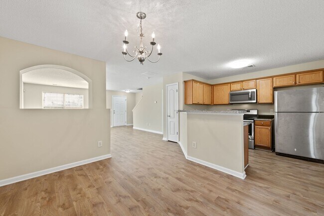 Building Photo - Wow! Fully renovated! Sought after communi...