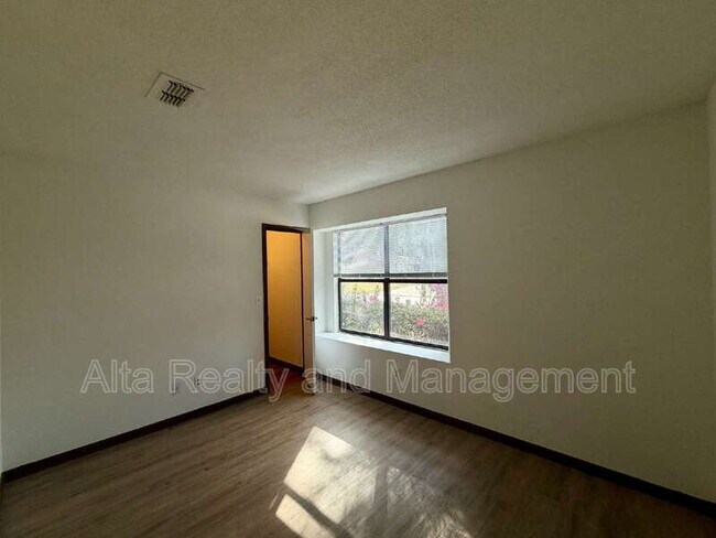 Foto del edificio - 4655 Trevi Dr