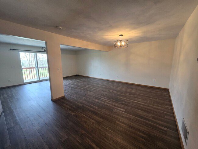 Foto del edificio - Beautifully Updated 3 Bedroom 2.5 Bathroom Townhouse - Golf Course View!