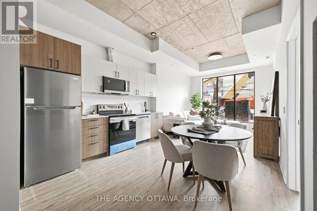 Building Photo - 56 Bayswater Ave