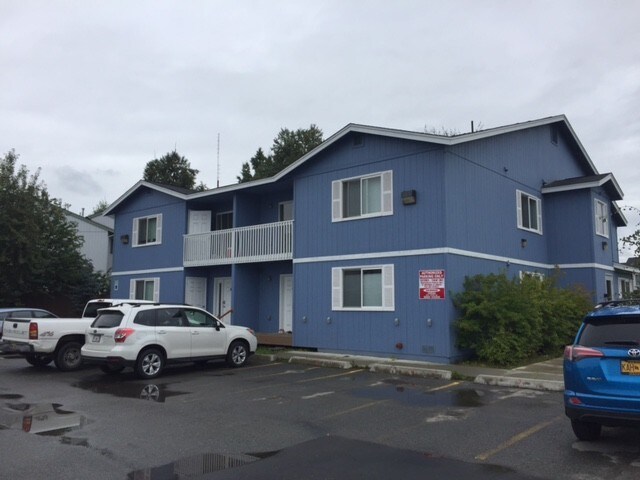 Foto principal - 2625 E 64th Ave