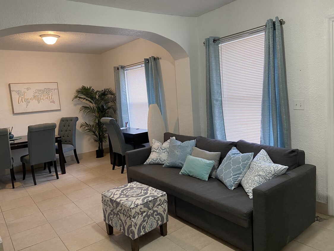 Beautiful Living Room - 1137 NW 30th St