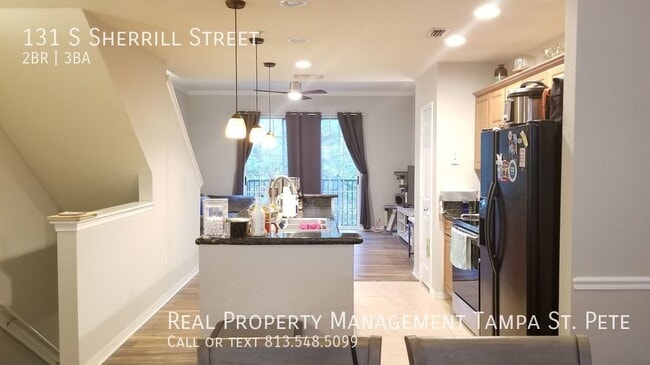 Building Photo - HIGHLY DESIRABLE WESTSHORE TOWNHOUSE