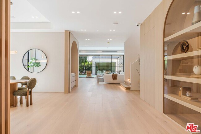 Building Photo - 16723 La Maida St