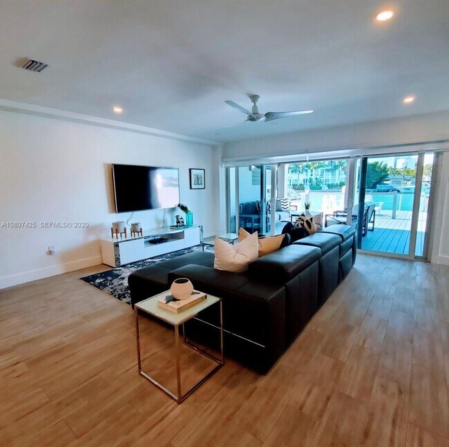 Foto del edificio - Beautiful waterfront townhouse in the heart of Miami