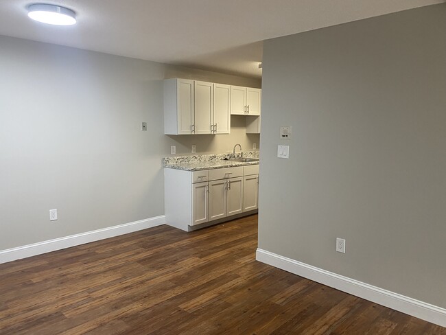 Building Photo - 9 Post Oak Ln