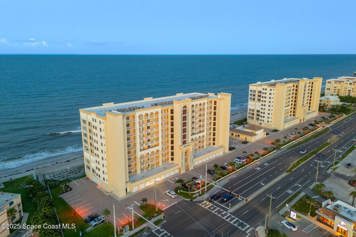 Foto principal - 1025 Jimmy Buffett Mem Hwy