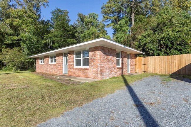 Building Photo - 221 Moncrief St