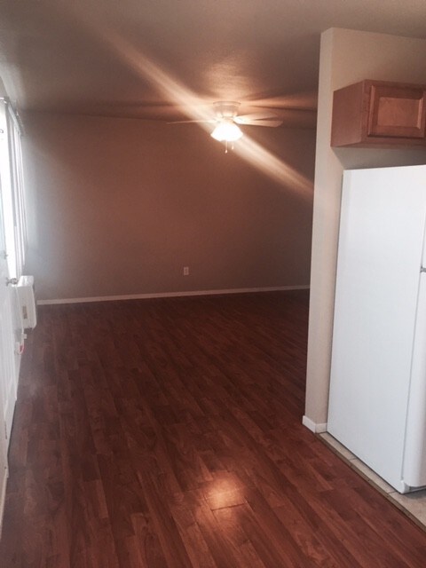 Primary Photo - 1215 E 5th St