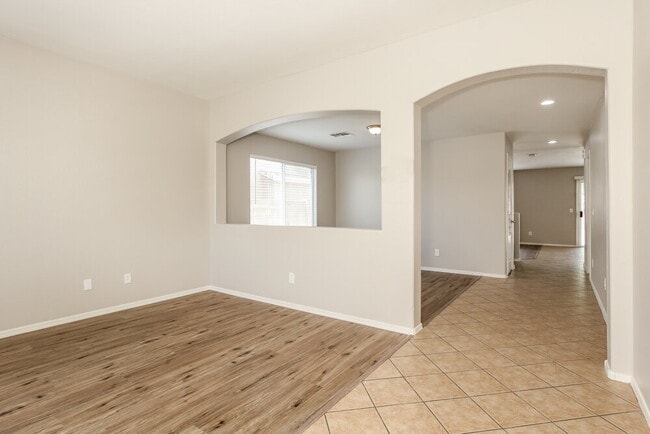 Foto del edificio - 24236 W Lasso Ln