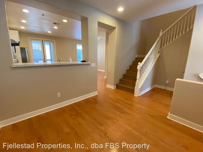 Building Photo - 3 br, 2.5 bath House - 7750 Via Francesco #6