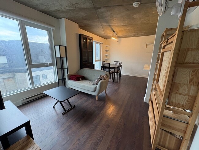 Building Photo - Suites Kennedy