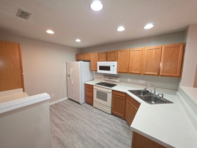 Building Photo - 9933 Birch Knoll Ct
