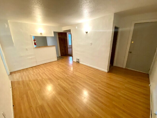 Building Photo - 109 14th St S