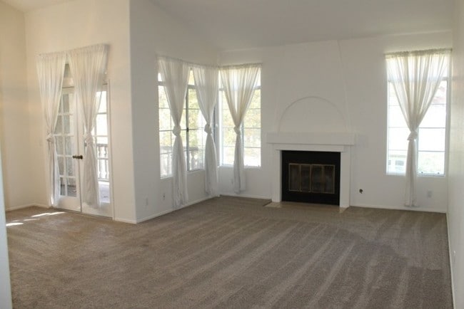 Building Photo - 3Bed/2Bath Condo in Lomas De Oro! ~Cameo #13