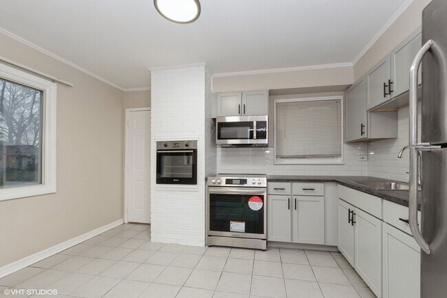 Building Photo - 363 Winnebago St