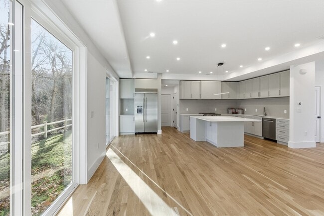 Foto del edificio - 82 Louise Rd