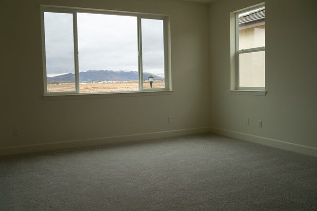 Building Photo - New 3-bed 2.5 bath home in Wingfield Sprin...