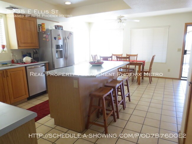 Building Photo - 5 BEDROOM MESA HOME!!