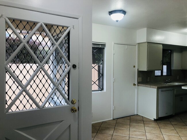 Entry - 945 E Arroyo Ter