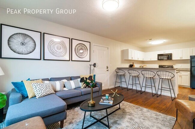 Building Photo - Available Now! 3 Bedroom Apartment in a Gr...