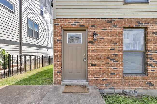 Foto del edificio - 3319A Felicia St