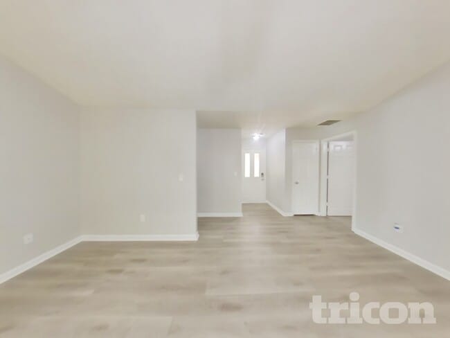 Building Photo - 270 Rosewood Dr