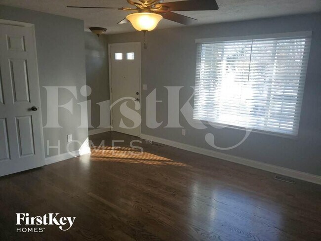 Foto del edificio - 4207 Edinburgh Dr