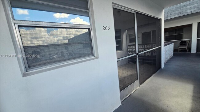 Foto del edificio - 1700 Cleveland St