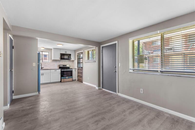 491 S Holmes Ave, Kirkwood, MO 63122 Condo for Rent in Kirkwood, MO