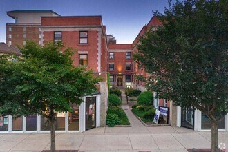 Building Photo - 716 Clark St