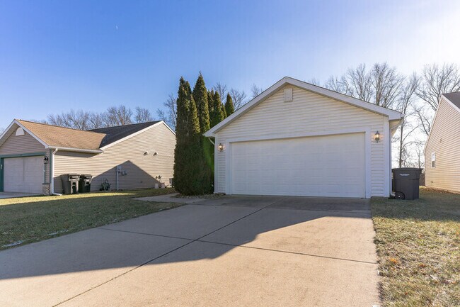 Building Photo - 145 Wise Dr