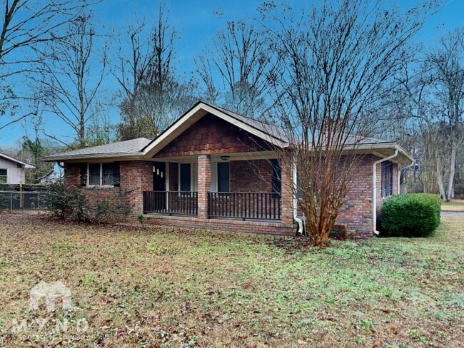 Building Photo - 2206 Rockdale Dr NW