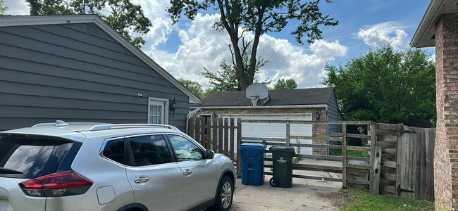Building Photo - 6020 Olive Ave