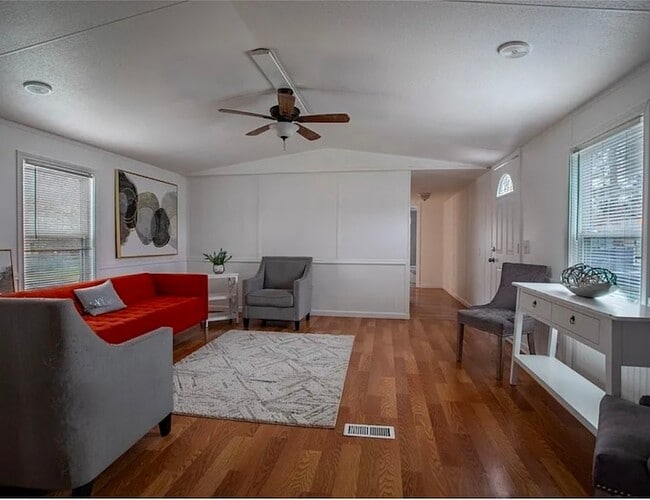 Building Photo - 9874 Lakeshore Dr