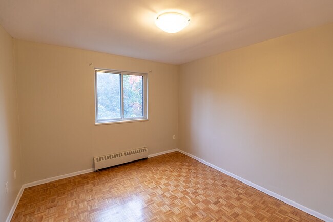 Photo du bâtiment - 45 Paisley Blvd